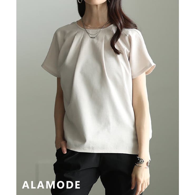 オフホワイト | シルエットで差がつくタックデザインブラウス レディース トップス | Sawa a la mode