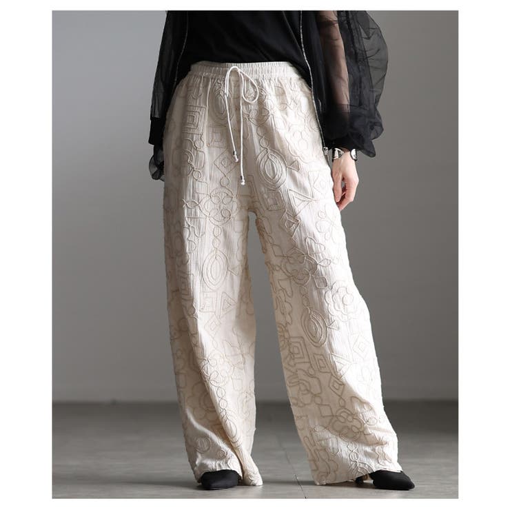 エクリュ | 自然な立体感宿るコード刺繍イージーワイドパンツ レディース ファッション | Sawa a la mode