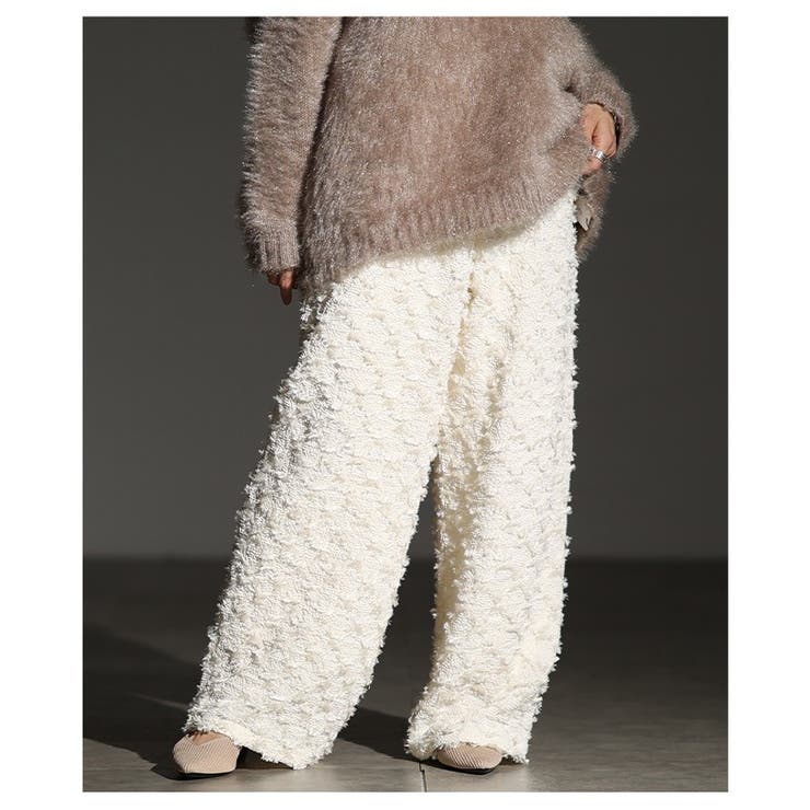 オフホワイト | モードな個性を放つ立体フリンジワイドストレートパンツ レディース ファッション | Sawa a la mode