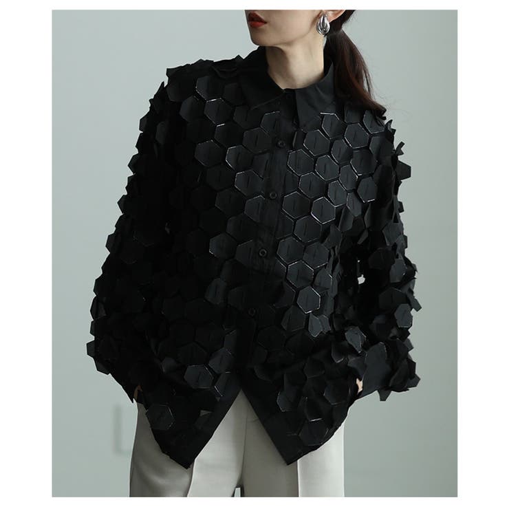 ブラック | ひらりと揺れる立体ハニカムシアーシャツ レディース ファッション | Sawa a la mode