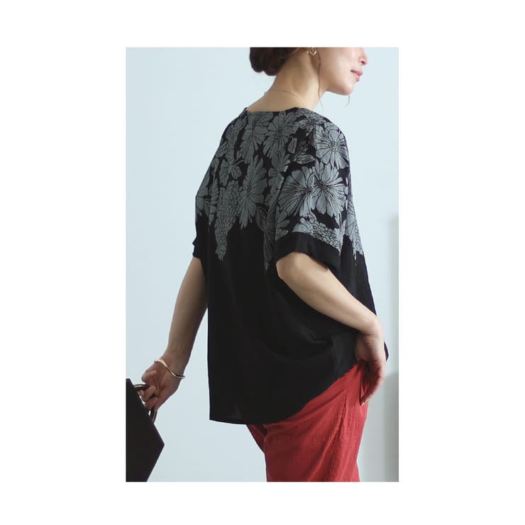 ブラック | 目を惹くモノトーンのゆったりお洒落な花柄トップス レディース ファッション | Sawa a la mode