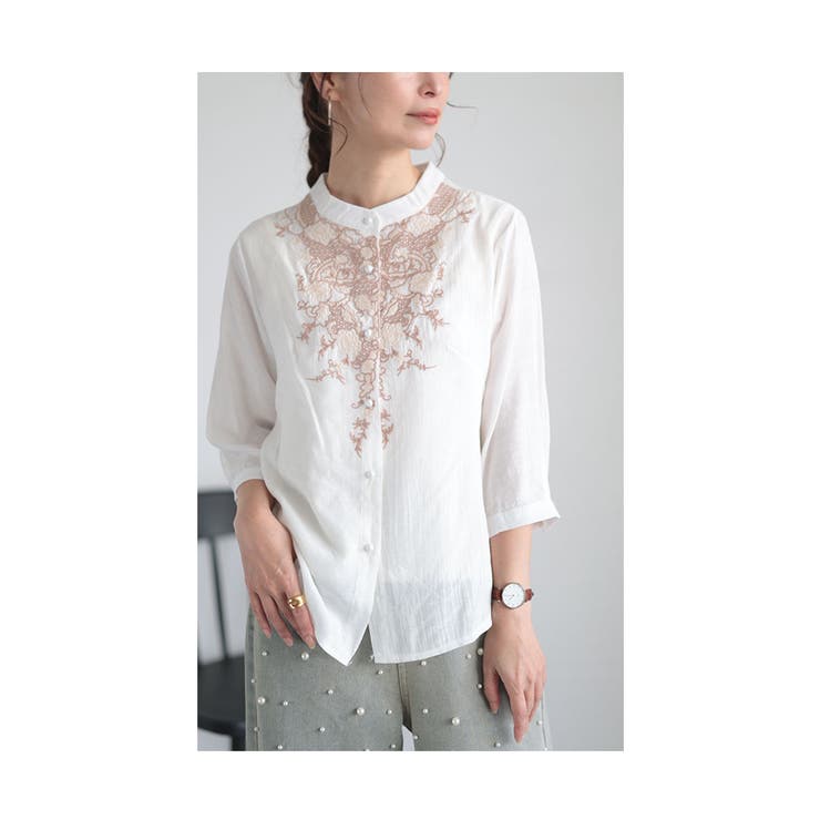 ホワイト | 胸元に広がる蔦刺繍のコットンシャツブラウス レディース ファッション | Sawa a la mode