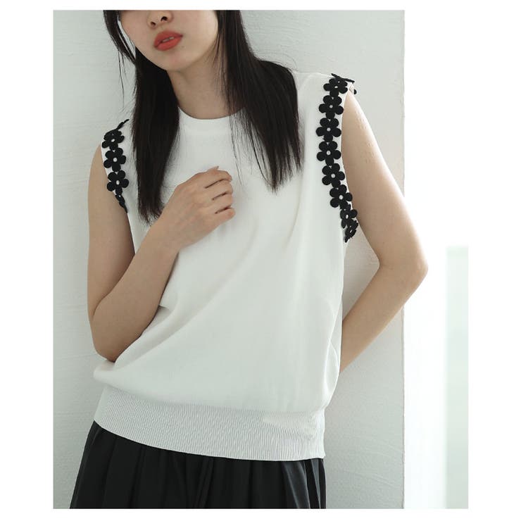 ホワイト | お袖に添うフラワーモチーフが愛らしいサマーニットトップス レディース ファッショ… | Sawa a la mode