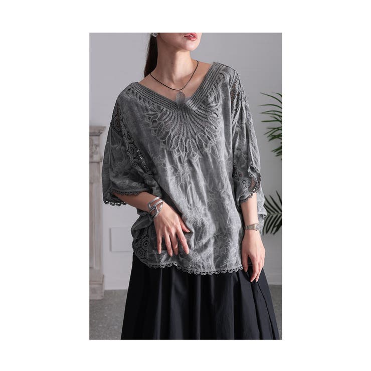 グレー | 浮かび上がる花刺繍Ｖネックドルマンブラウス ブラウス シャツ | Sawa a la mode