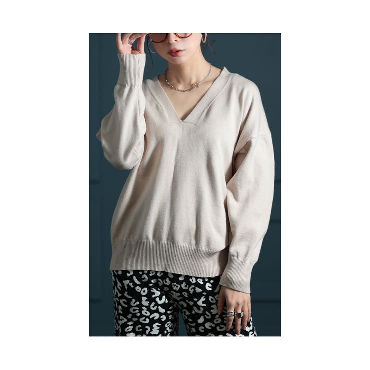 オートミール | 後ろ姿も抜かりの無いVネックハイゲージニット レディース ファッション | Sawa a la mode