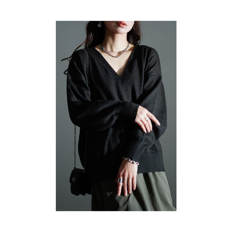 ダークグレー | 後ろ姿も抜かりの無いVネックハイゲージニット レディース ファッション | Sawa a la mode