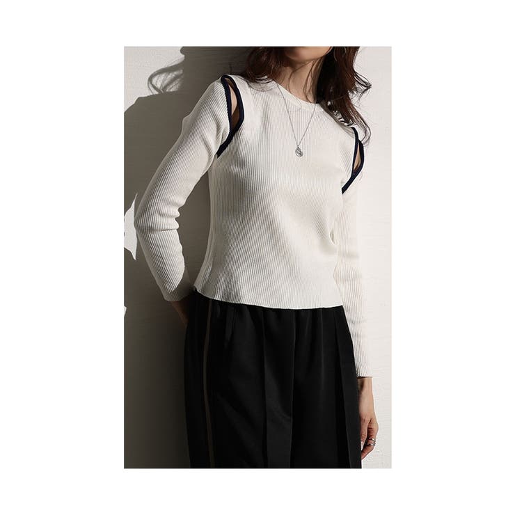 ホワイト | さり気ない色っぽさ漂うカットアウェイショルダーニット レディース ファッション | Sawa a la mode
