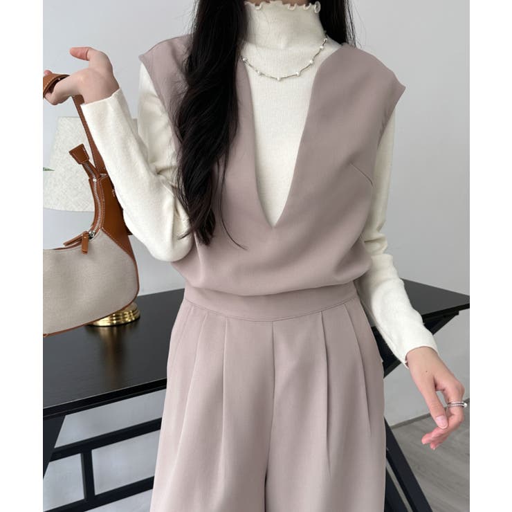 グレイッシュベージュ | スキッパネックノースリーブブラウス＆ウエストタックセミワイドパンツセットアップ | ABITOKYO 