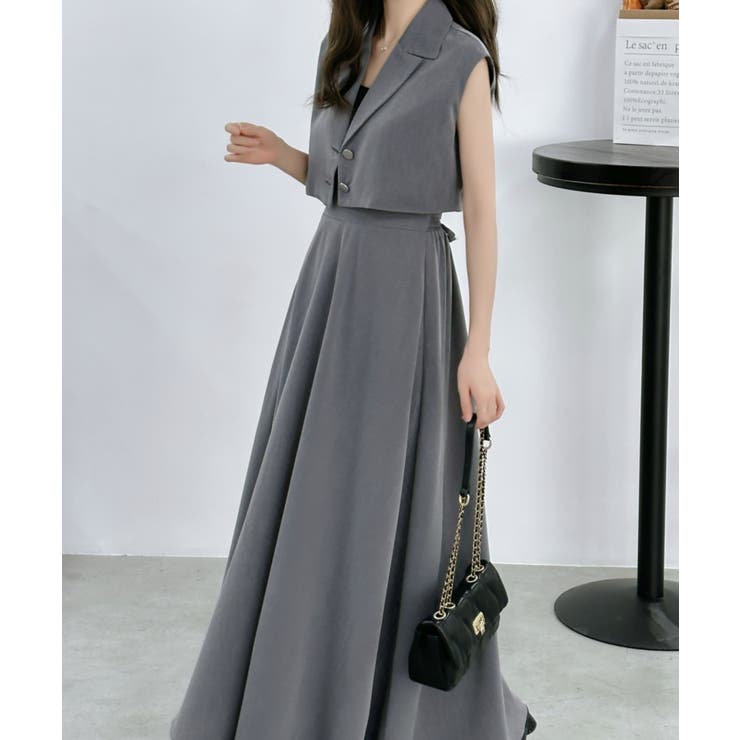 ショート丈ジャケット＆ハイウエストボリュームフレアスカート