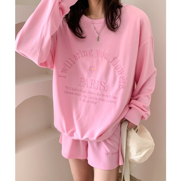 オーバーサイズ刺繍スウェットトレーナー+ショートパンツ