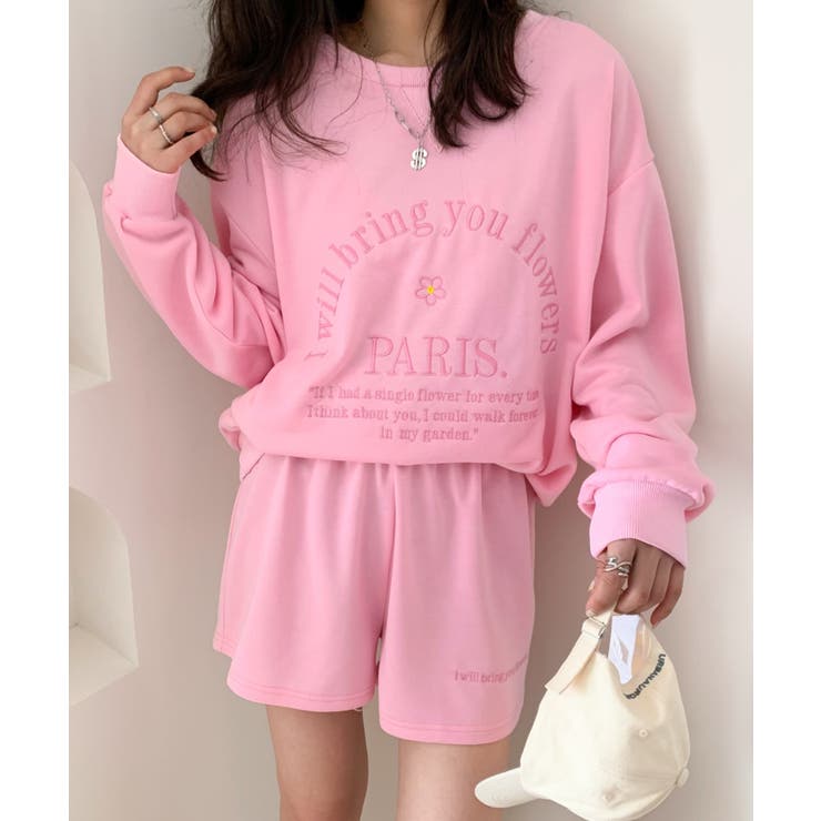 オーバーサイズ刺繍スウェットトレーナー+ショートパンツ