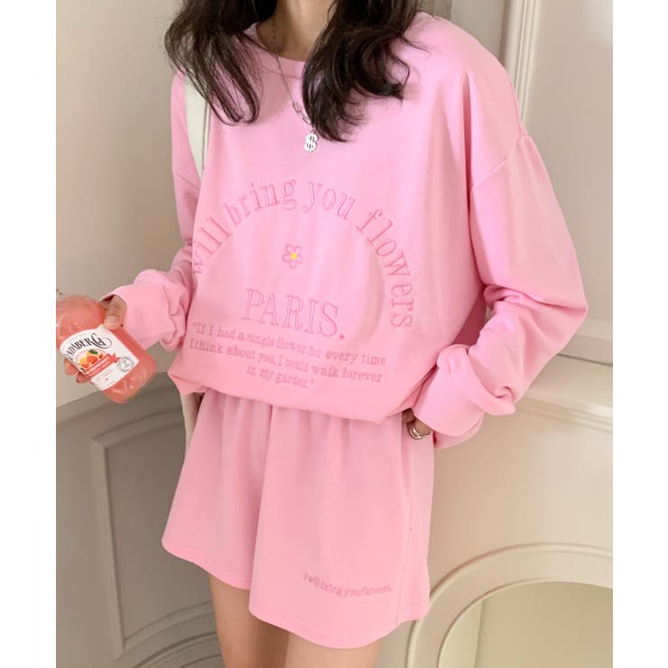 オーバーサイズ刺繍スウェットトレーナー+ショートパンツ