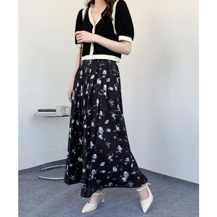 新品未使用 marimekko 青い花柄 プリーツロングスカート 新品未使用 marimekko 青い花柄 プリーツロングスカート