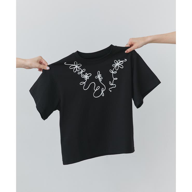 2025SS新作】フラワーモチーフコード刺繍Tシャツ[品番