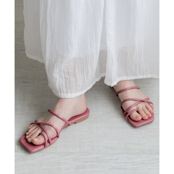 夏の足元に輝きを☆クロスストラップのフラットサンダル クロスストラップ スクエアフラットサンダル[品番：ADEW0004084