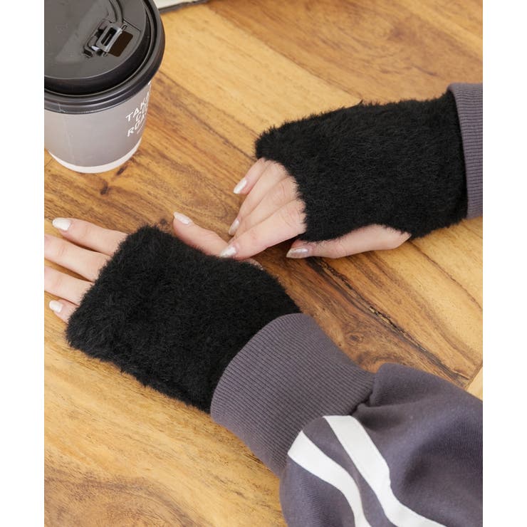 ブラック | ふわふわ・あったか シャギーアームウォーマー | ad thie