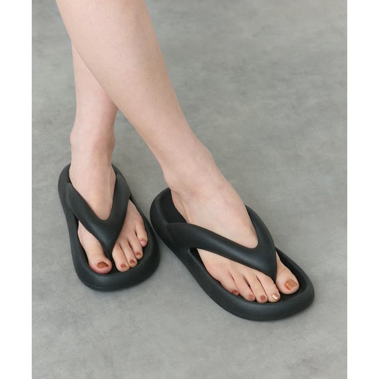 ブラック | ボリュームソールトングサンダル | ad thie