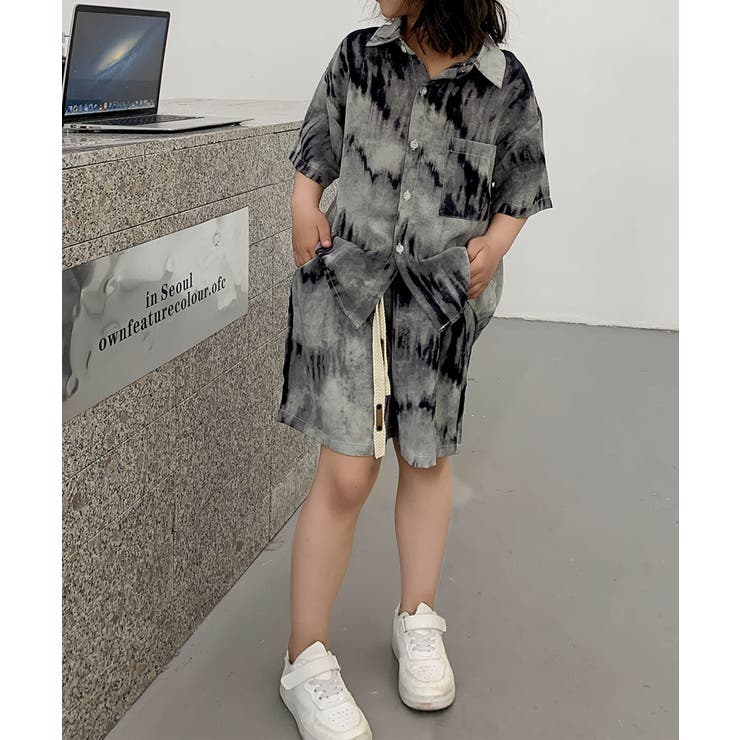 グレー