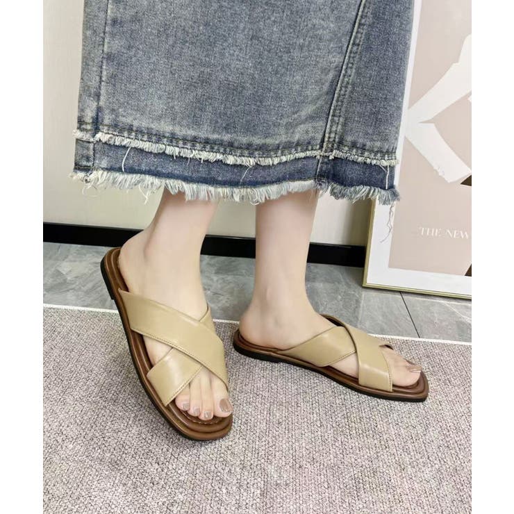 ベージュ