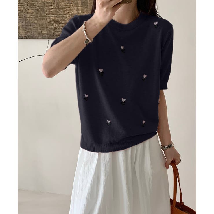 ネイビー | ハート刺繍入り半袖ニットトップス | aimoha 