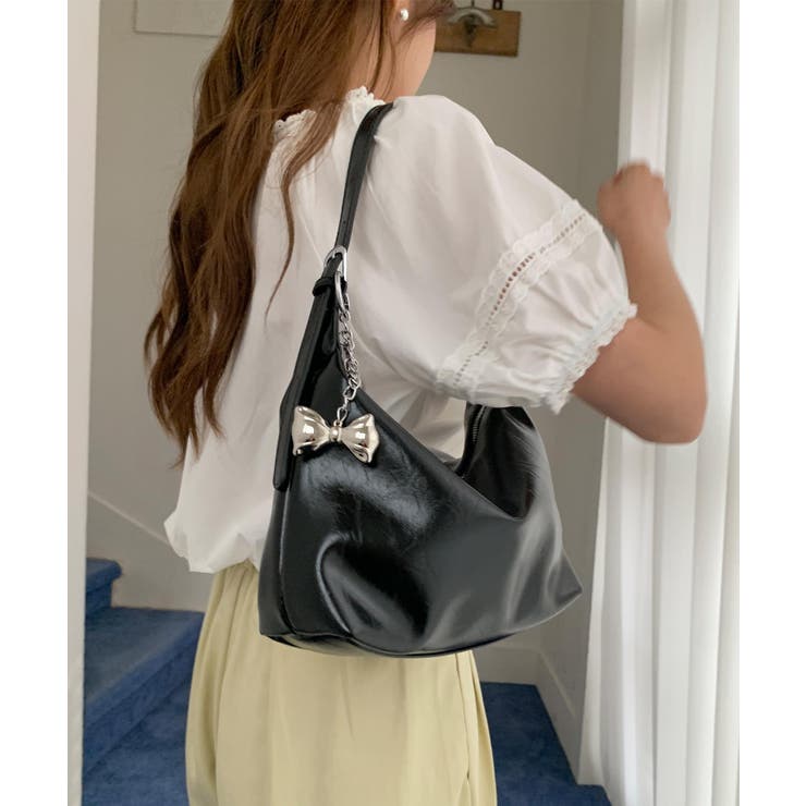 ブラック | ハートリボンチャーム付きショルダーバッグ | aimoha 