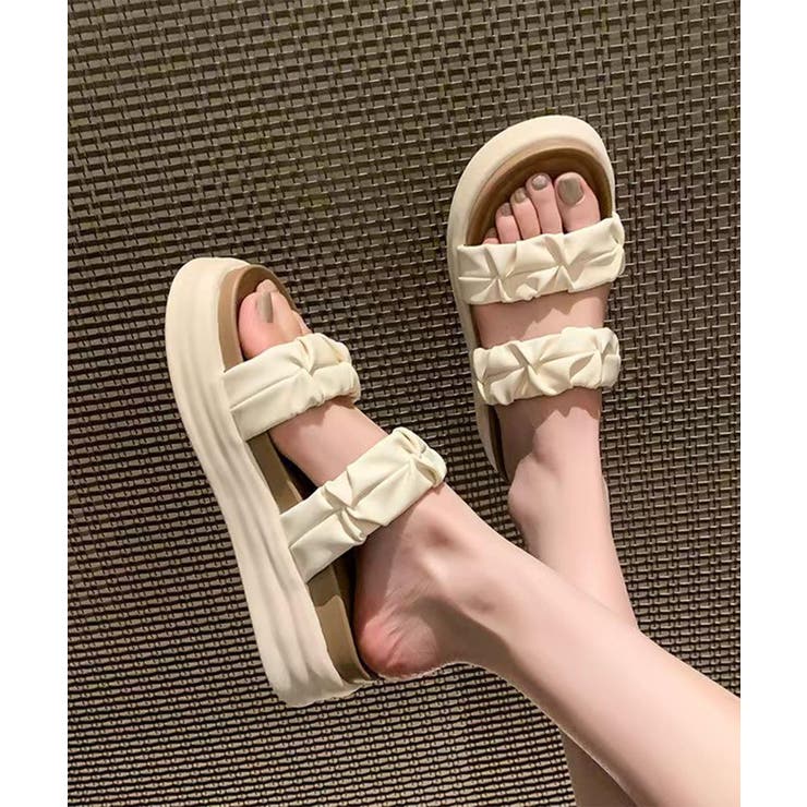 オフホワイト
