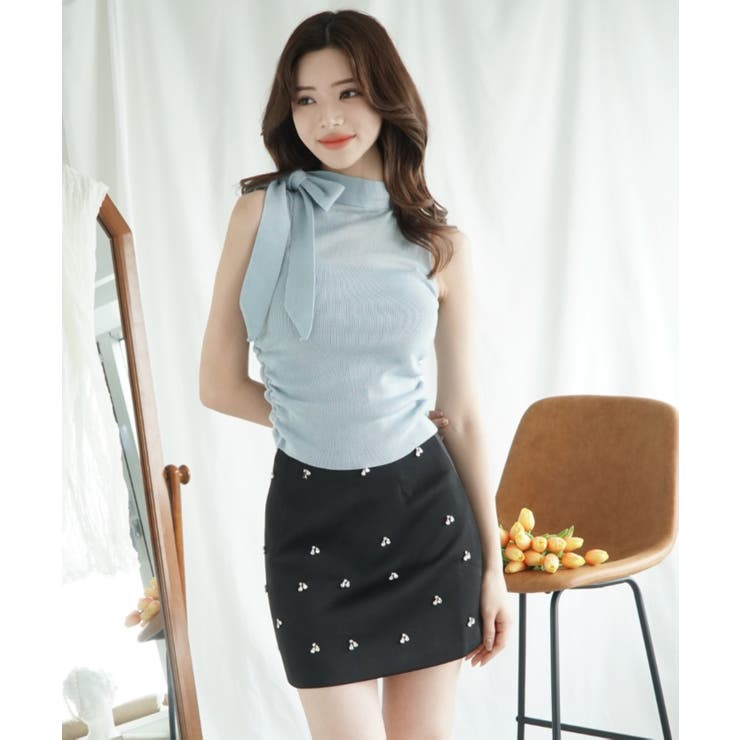 レディースミニトップス✦春のお出かけに✦シンプルノーカラー金ボタン タンクトップ レディース 「Jasmine」リボンノースリーブ