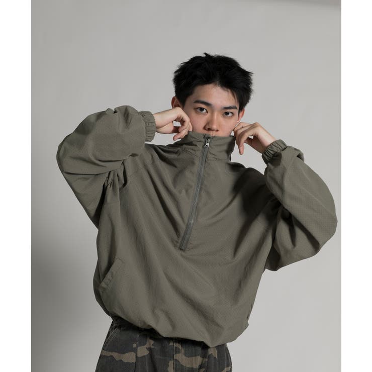 グレー