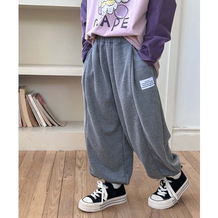 グレー