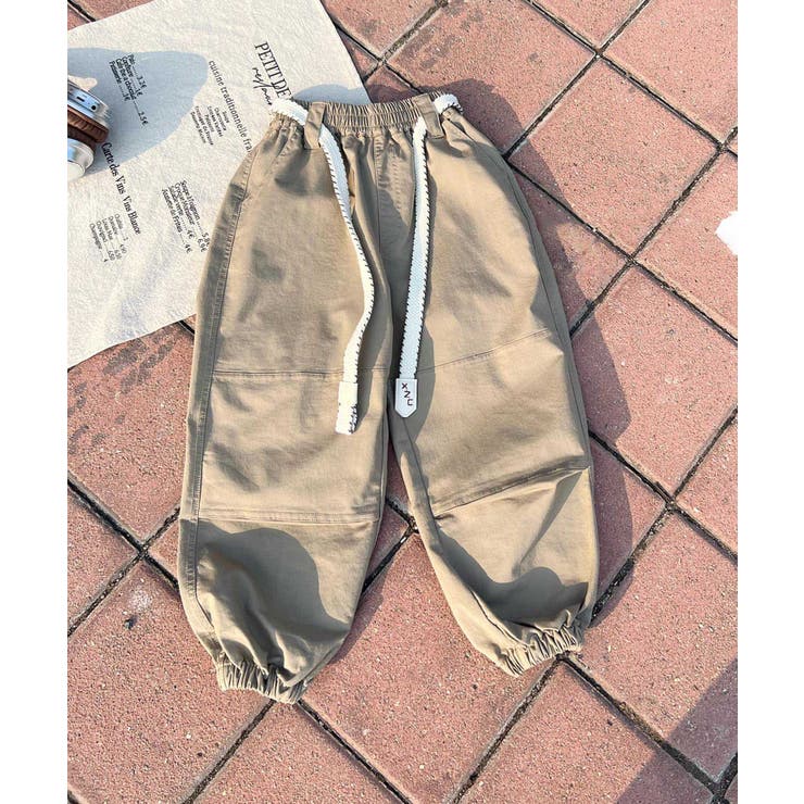 ベージュ