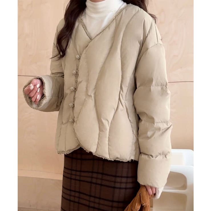 ベージュ | 波打ちキルティングVネックダウン | aimoha 