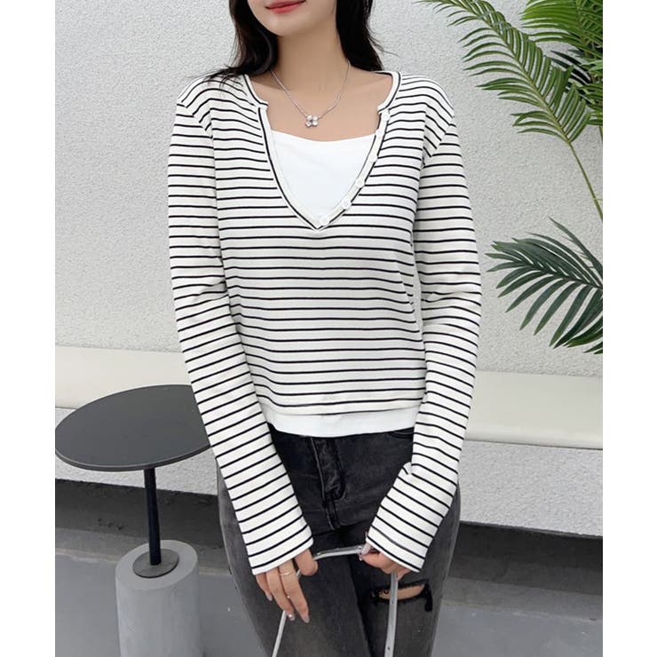 ホワイト | ボタン付きVネックレイヤードボーダートップス | aimoha 