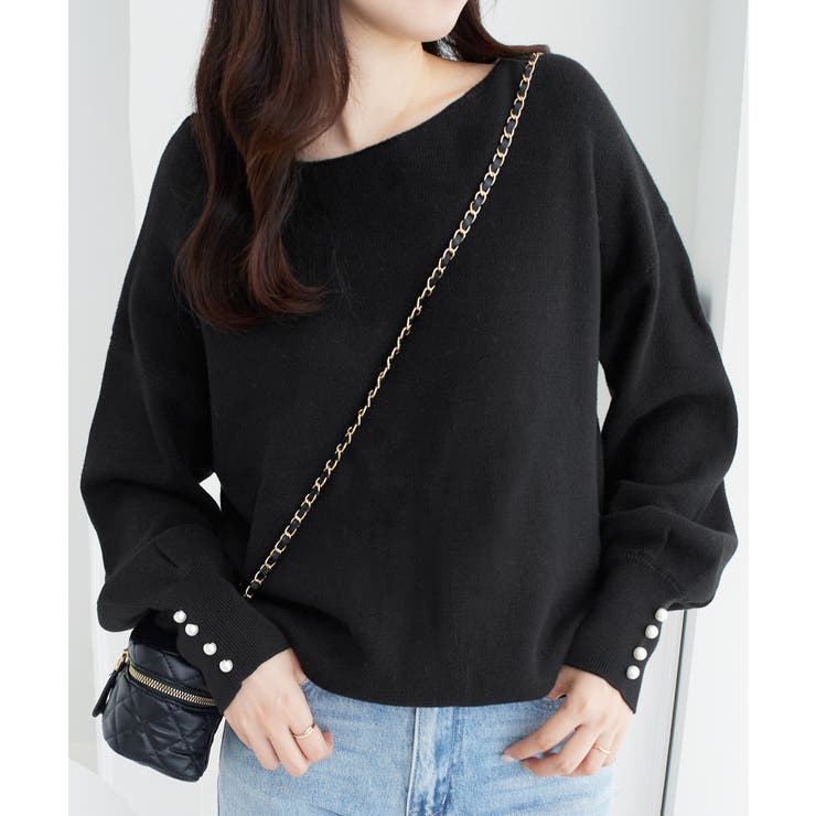 ブラック | ボートネック×袖パールの上品トップス パール調ボタン付ミラノリブニット | alotta