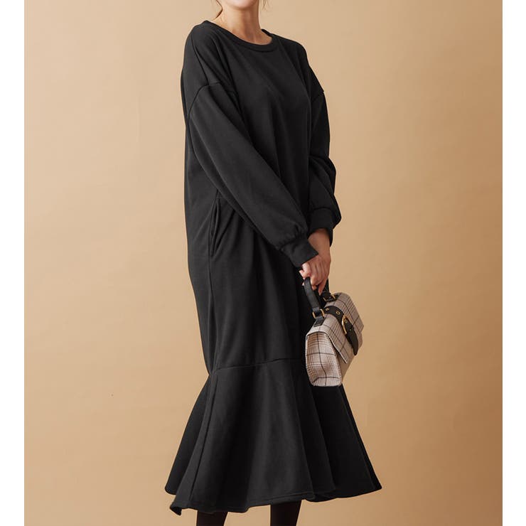 ブラック | 裏ファー裾フレアーゆったりワンピース   | alotta