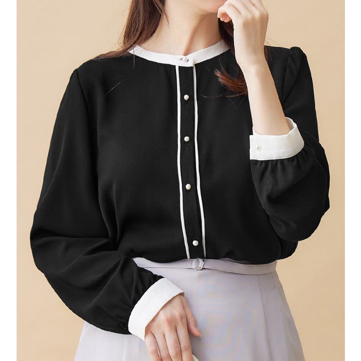 ブラック | バイカラーパール調ボタンブラウス     | alotta