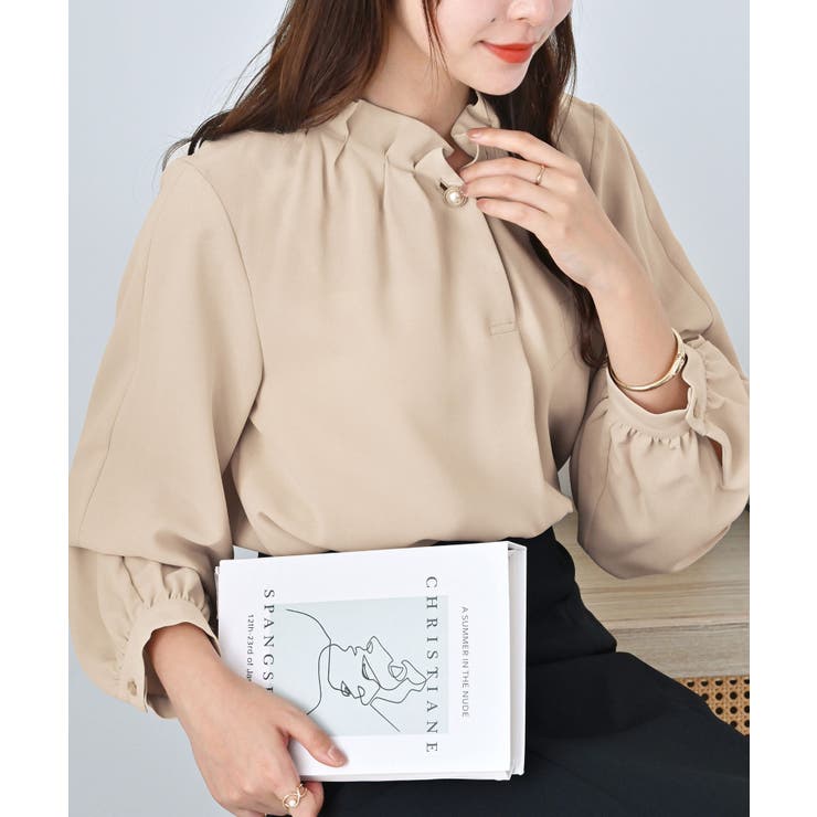 ベージュ | 袖２ＷＡＹビジュー釦衿タックブラウス   | alotta