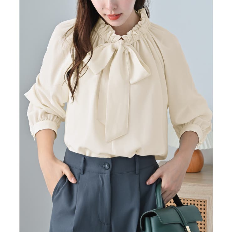 オフホワイト | フリル衿ボウタイデザインブラウス | alotta