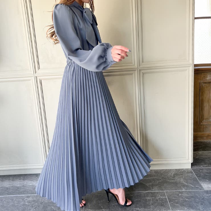 リボンボウタイプリーツワンピース[品番：AMTW0004248]｜JUNOAH