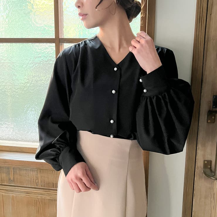 パール釦Vネックノーカラーブラウス[品番：AMTW0005245]｜JUNOAH（ジュノア ）のレディース ファッション通販｜SHOPLIST（ショップリスト）