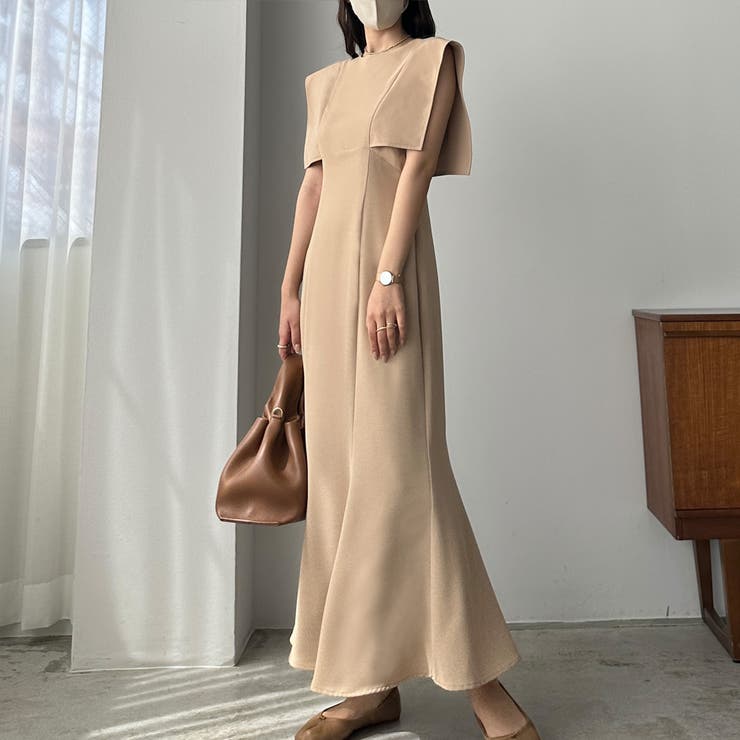 Louere ウエストカーブスクエアスリーブワンピース[品番:AMTW0005759