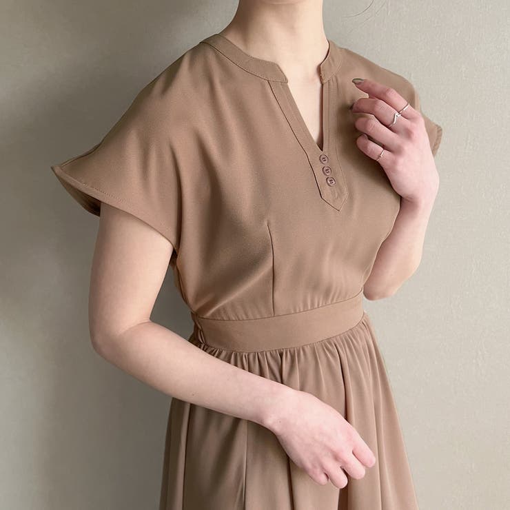 マキシ丈ハイウエスト切替キーネックフレアワンピース[品番