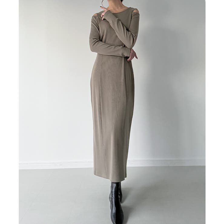 カットアウト★ショルダーパッド入り★ワンピース★ JACQUEMUS 肩カットアウトリブワンピース[品番：AMTW0012171]｜JUNOAH