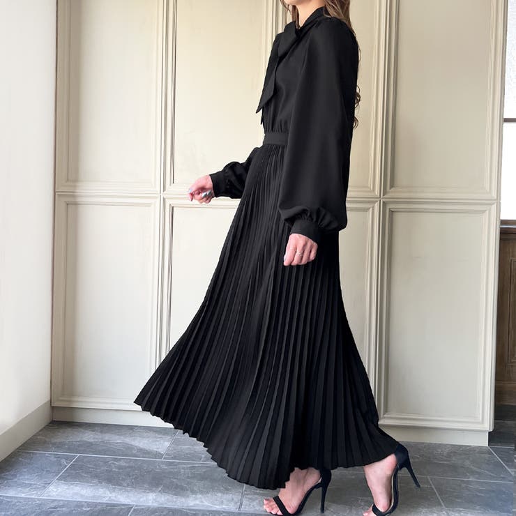 リボンボウタイプリーツワンピース[品番：AMTW0004232]｜JUNOAH