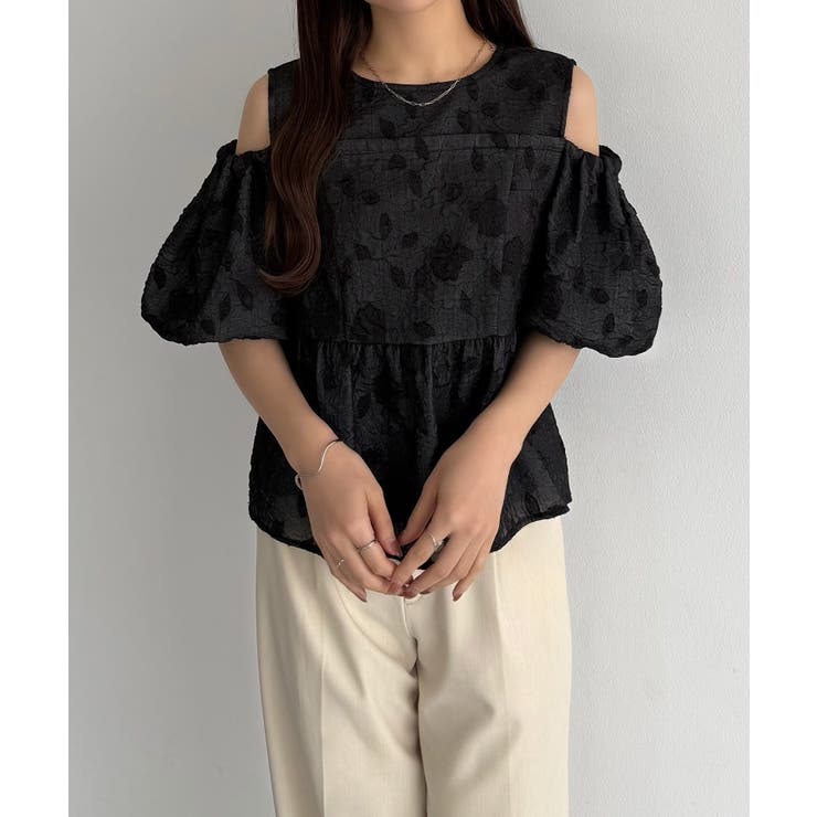 美品❣交渉可❣ohga❣完売❣ジャガード　ブラウス お気に入りの上品さと可愛らしさを兼ね備えた @sono_official の