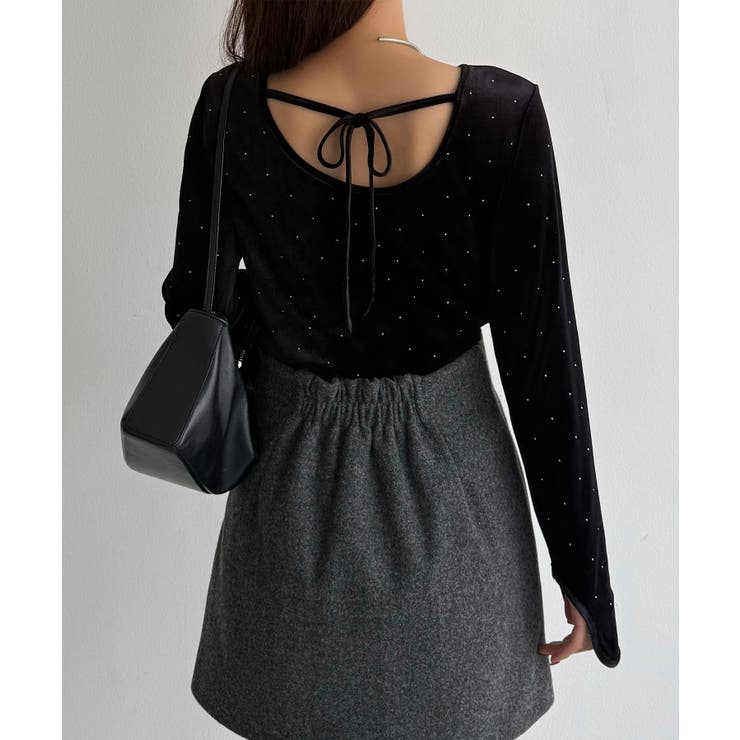 ブラック | callautia バックオープンストーンベロアカットソー | JUNOAH