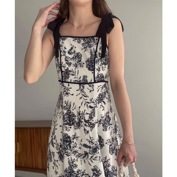 ショルダーリボンフラワープリントワンピース[品番：AMTW0012367