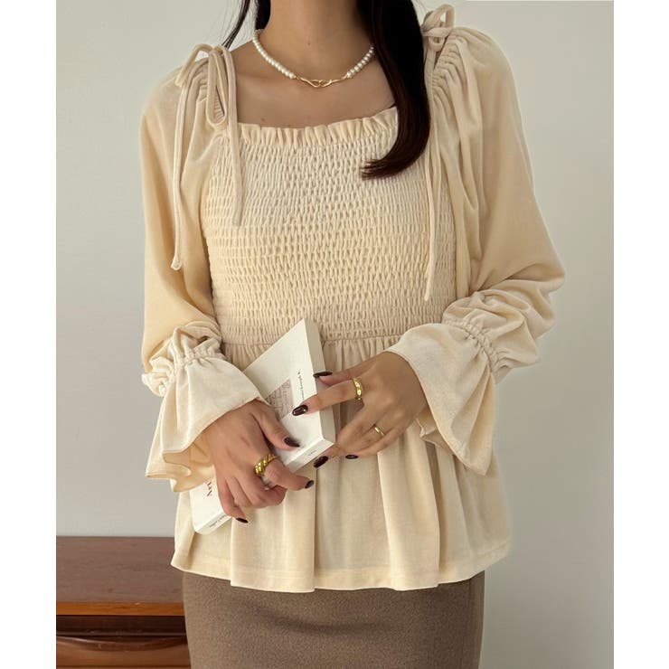 ライトベージュ | シャーリングベロア肩リボンブラウス | JUNOAH
