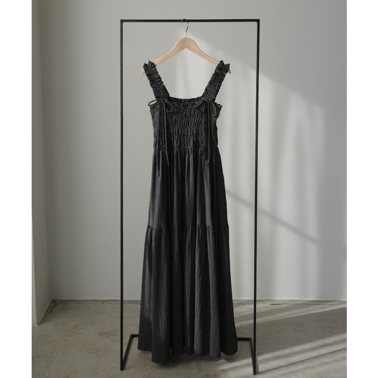 Louere フリルショルダーシャーリングキャミワンピース[品番