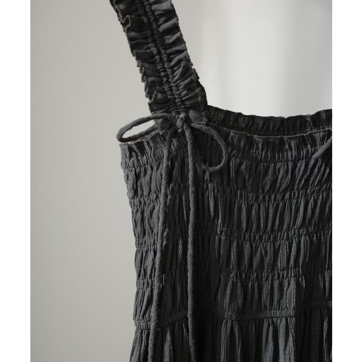 Louere フリルショルダーシャーリングキャミワンピース[品番