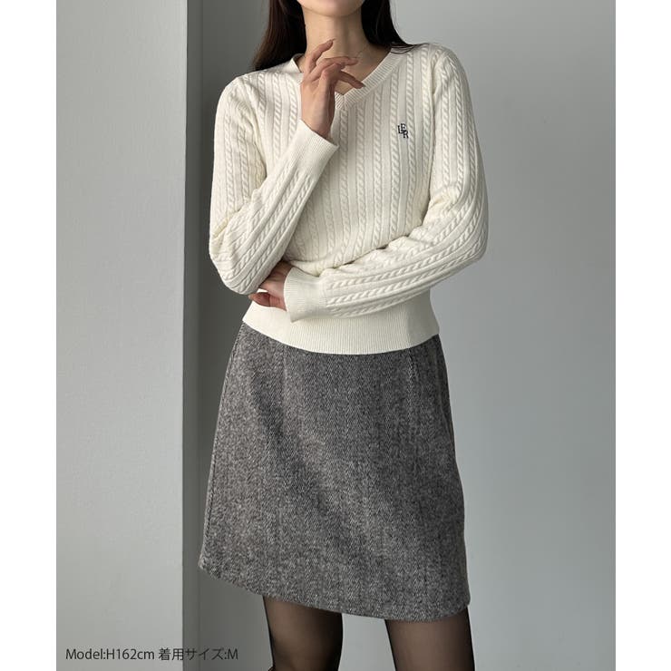 Louere Vネックロゴ刺繍ケーブルニットトップス | Louere | 詳細画像2 